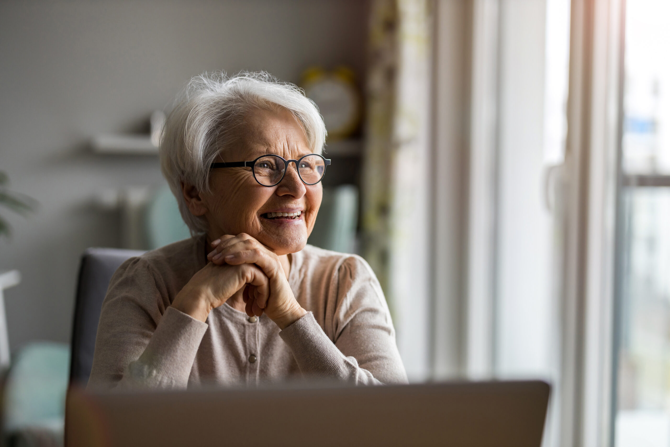 Navigating Ontario Seniors’ Long-Term Care Options: Why At-Home Care is the Smart Choice